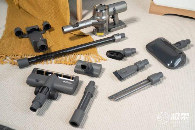 全能吸尘器评测！吸拖一体难缠毛发秒清理，犄角旮旯高处打扫全搞定