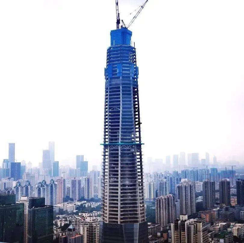 深圳在建第一高楼封顶!“空中造楼机”打造“移动建造工厂”_混凝土