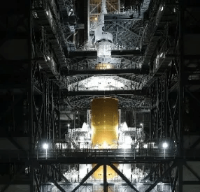 机库|NASA 计划在 2024 年发射阿尔忒弥斯 3 号，将宇航员送上月球