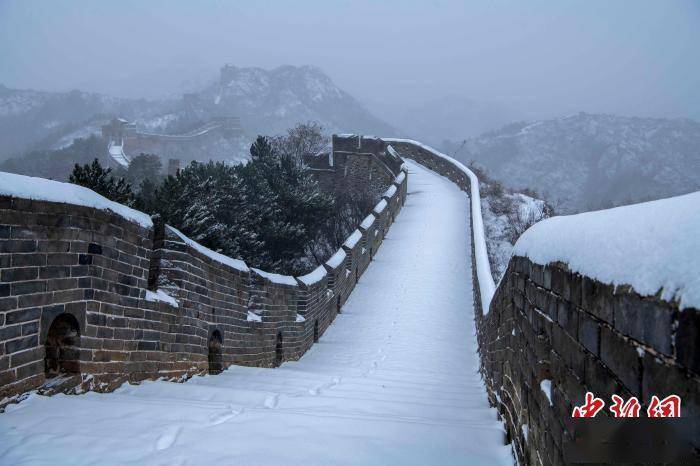 张桂芹|金山岭长城迎来首场降雪 长城内外银装素裹如同水墨画