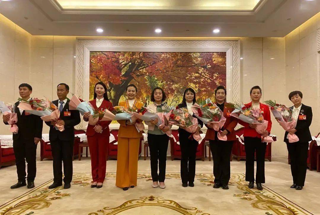 钟敬英,杨琳,张吉林,谷凤杰,吴亚琴,于砚华, 赵艳霞,张清江等8人被