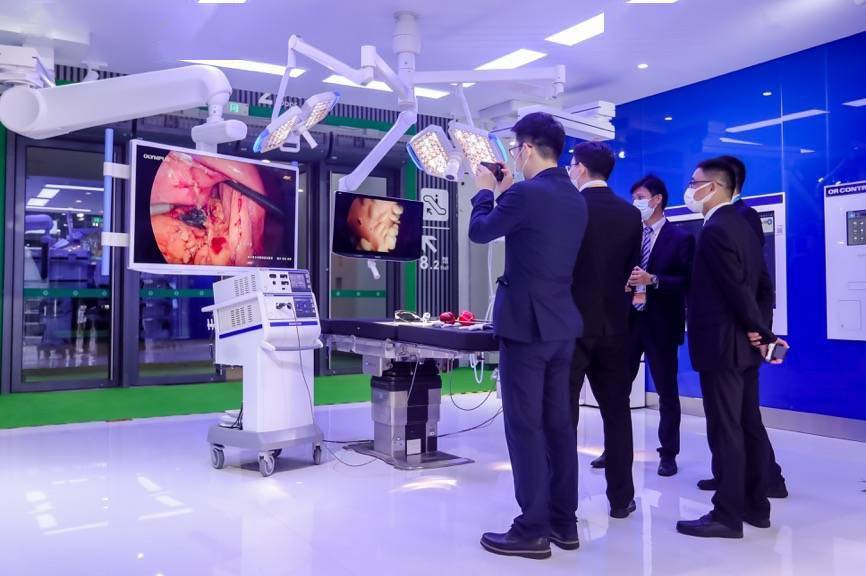 成像|逛进博｜奥林巴斯绿色手术综合解决方案：减轻医师负担