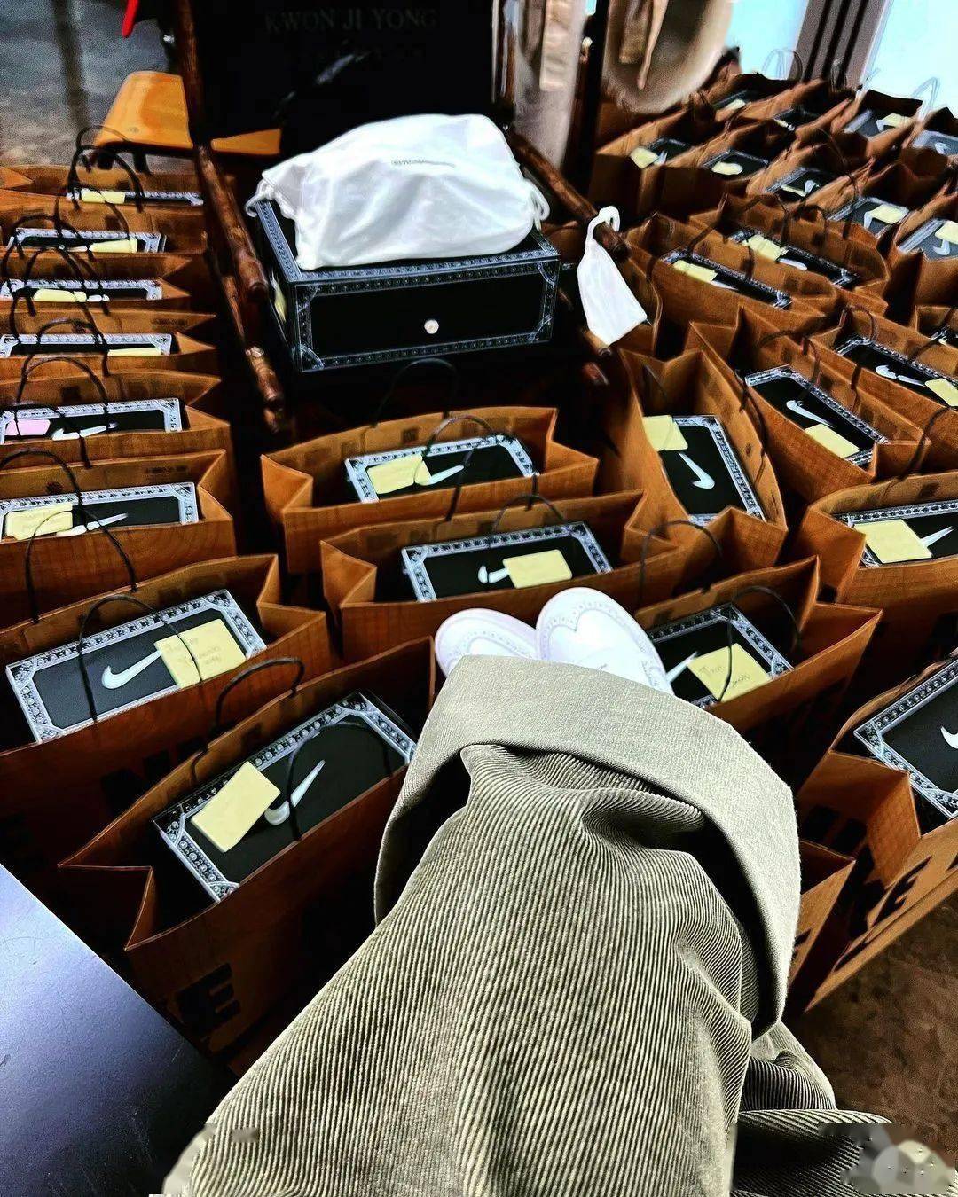 Supreme Off-White x AJ2联名来袭 | Supreme最新型录 | Fear Of God秋冬上架