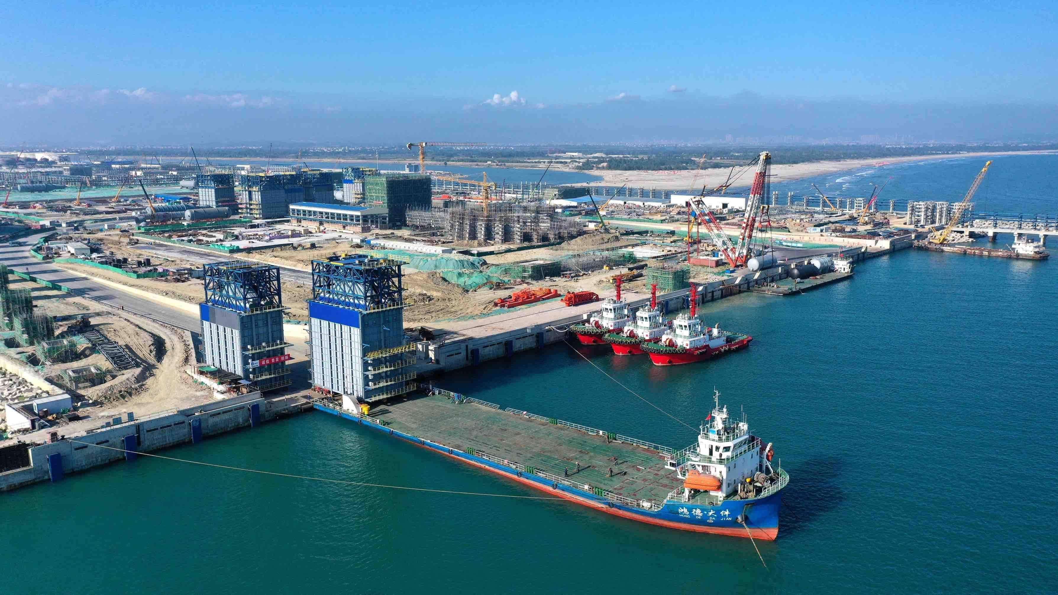 中国石油广东石化公司产品码头9号泊位顺利完成全部重件设备接卸任务
