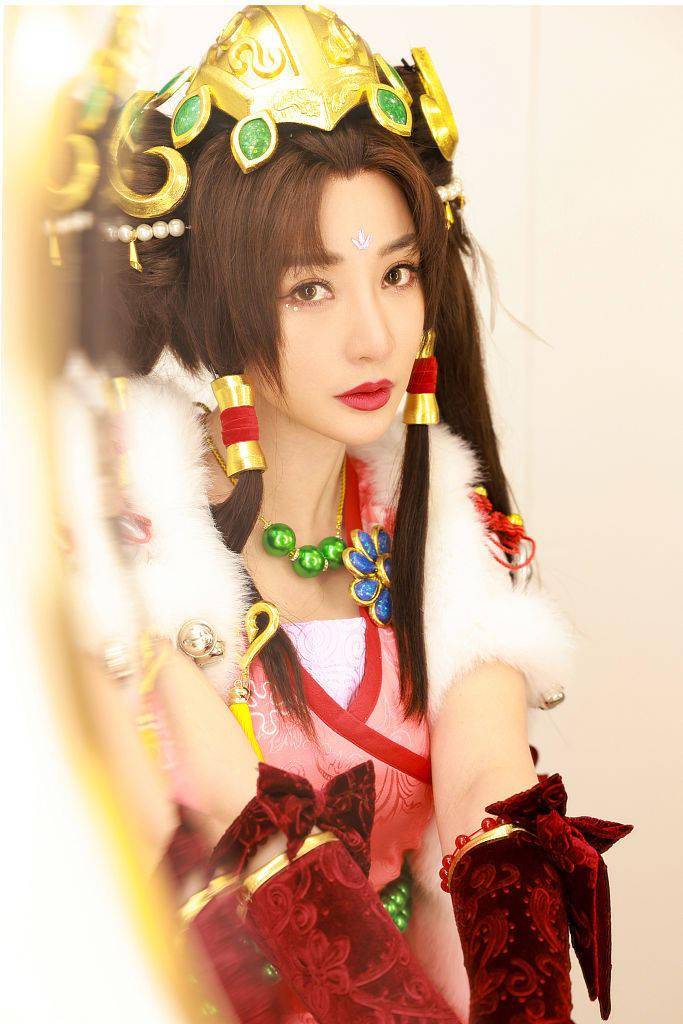 古风柳岩新造型惊艳变身俏千金 明艳妩媚灵动诠释美人如画