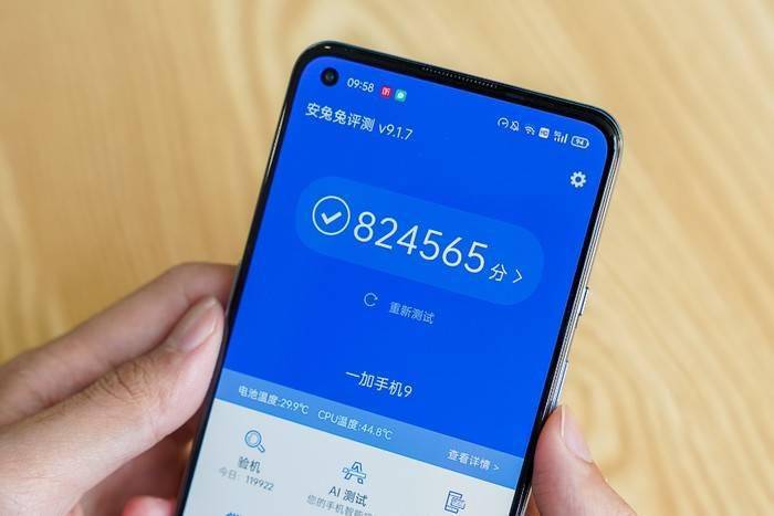 一加9性能续航体验：4小时重测电量剩余多少？