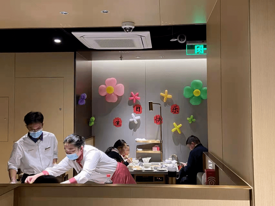 阜阳海底捞情况如何全国关店300家记者探访发现