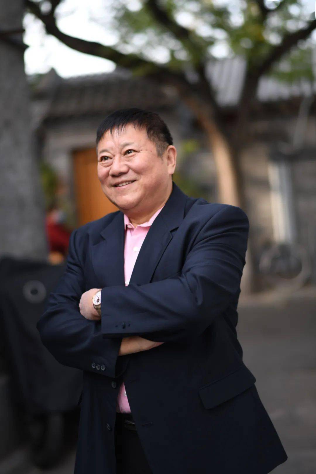 他却每天揣着小本子随时记下年轻人嘴里的新北京话,学习新京味儿