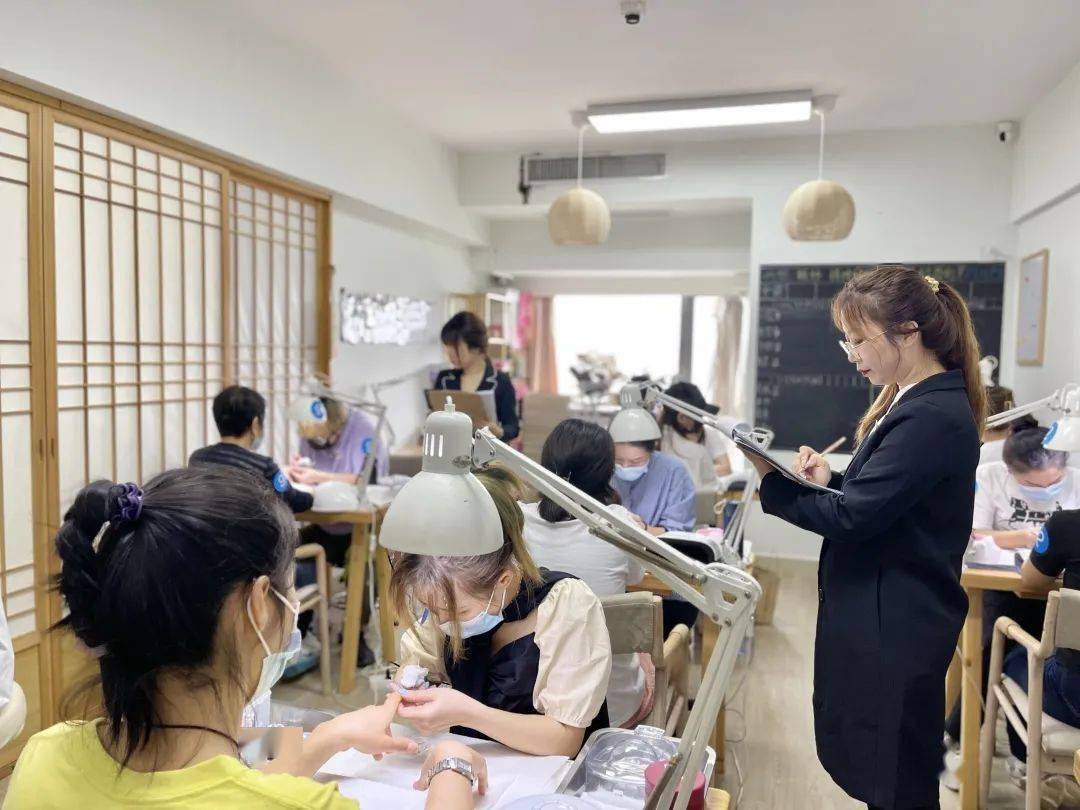 鉴定考试75%的美甲师职业生涯不超过2年~