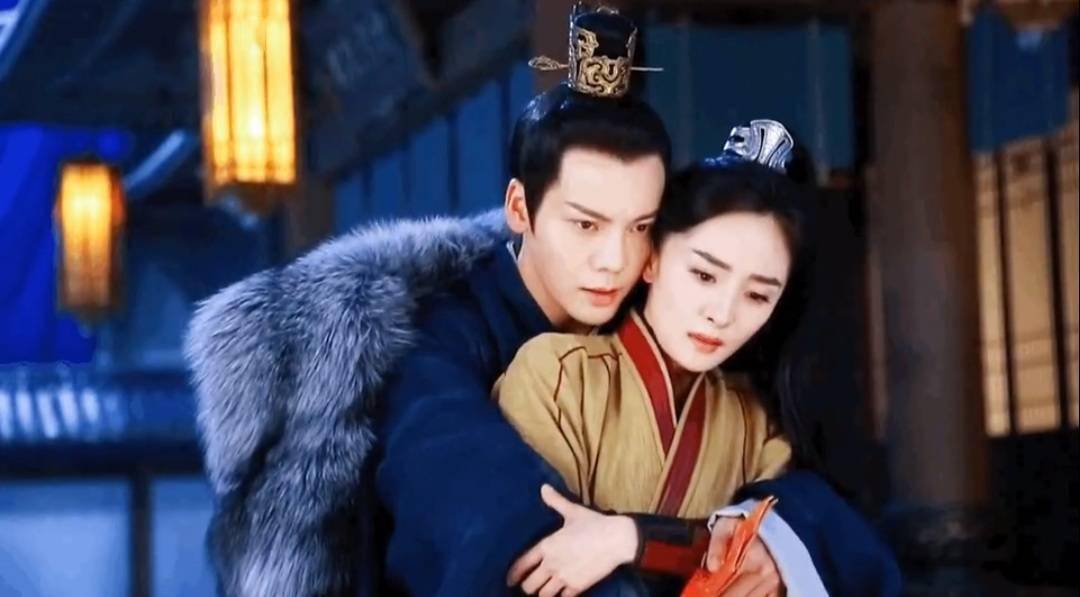 因为|杨幂陈伟霆二搭演情侣，一个36一个35，时隔7年仍在古偶里打转