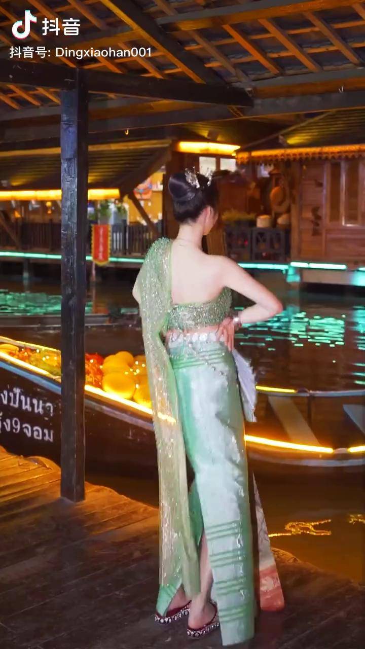 傣装 保持热爱奔赴山海 背影杀