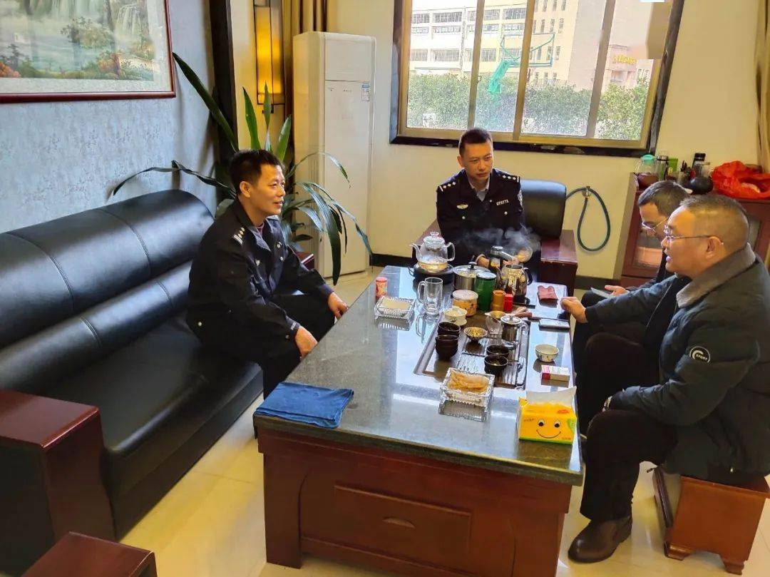 局长带头上街巡逻走访会昌公安这项工作全面铺开