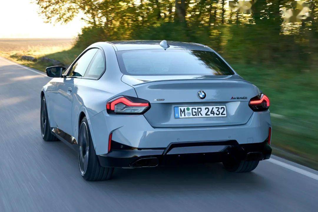 今年大火的布鲁克林灰放在全新宝马m240i上效果如何