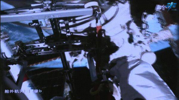 空间|不提“感觉良好”，就问出舱到底多难？