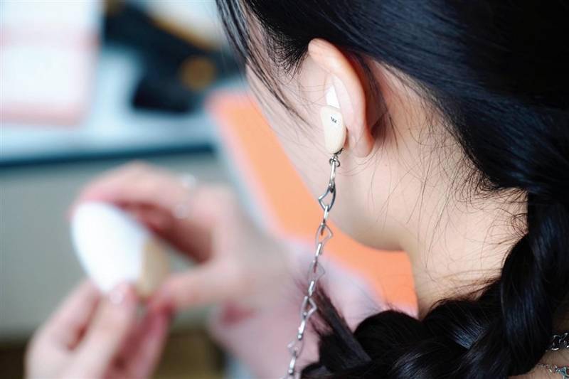 引领潮流的跨界轻奢单品 乐旷陶瓷蓝牙耳机评测：顶级音质表现