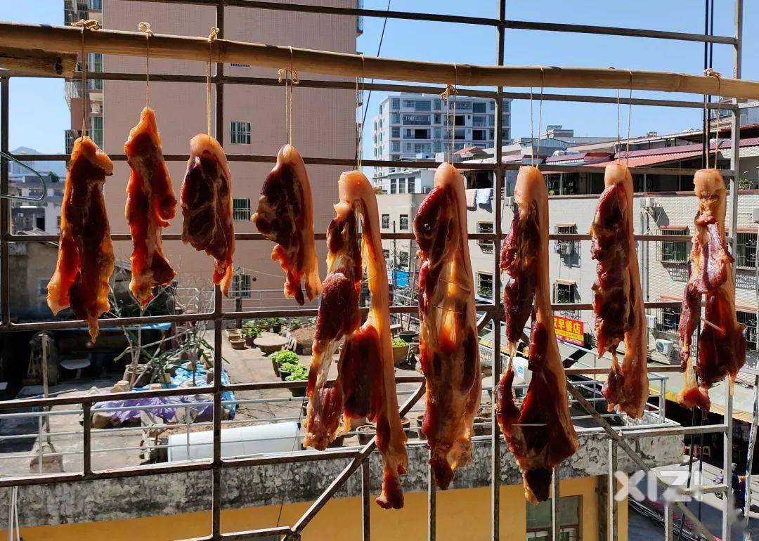 惠东人的阳台又出现这景象一排排都是腊肉腊肠