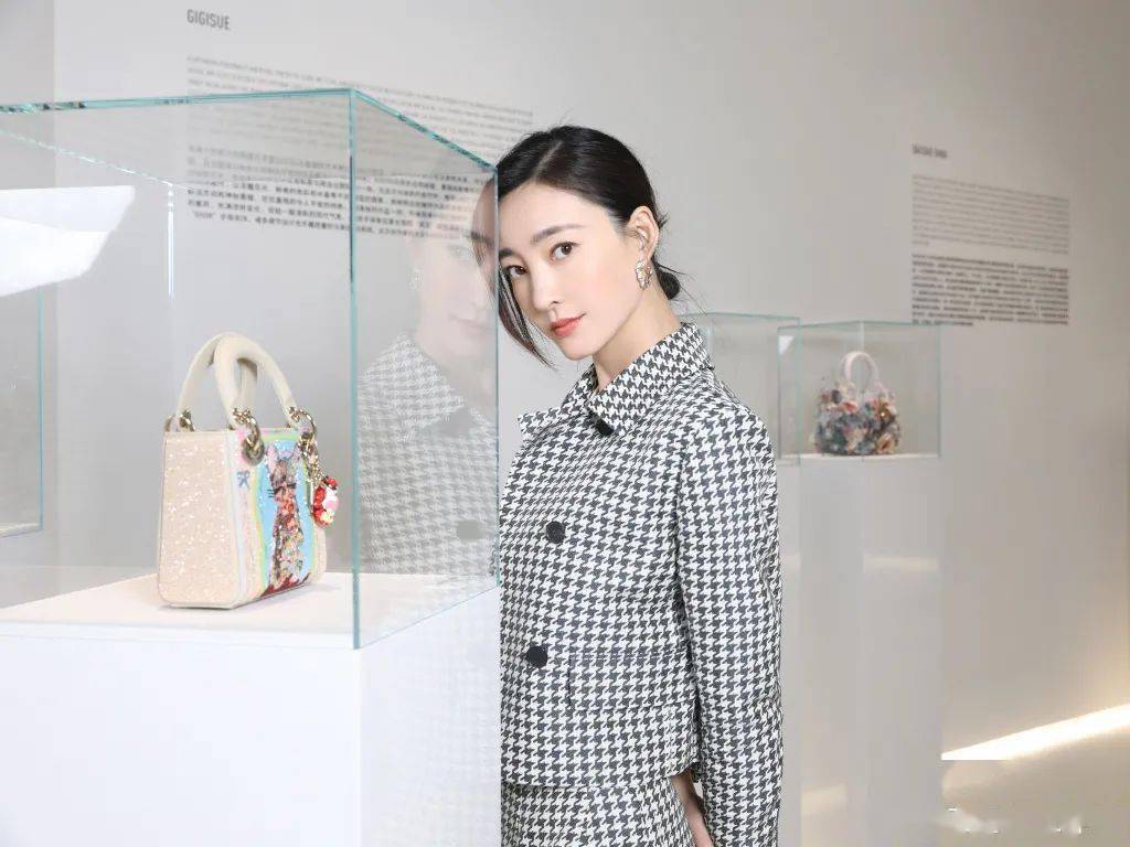 艺术让Angelababy 景甜 任敏 都爱不释手的LADY DIOR，又出“新皮肤”啦！