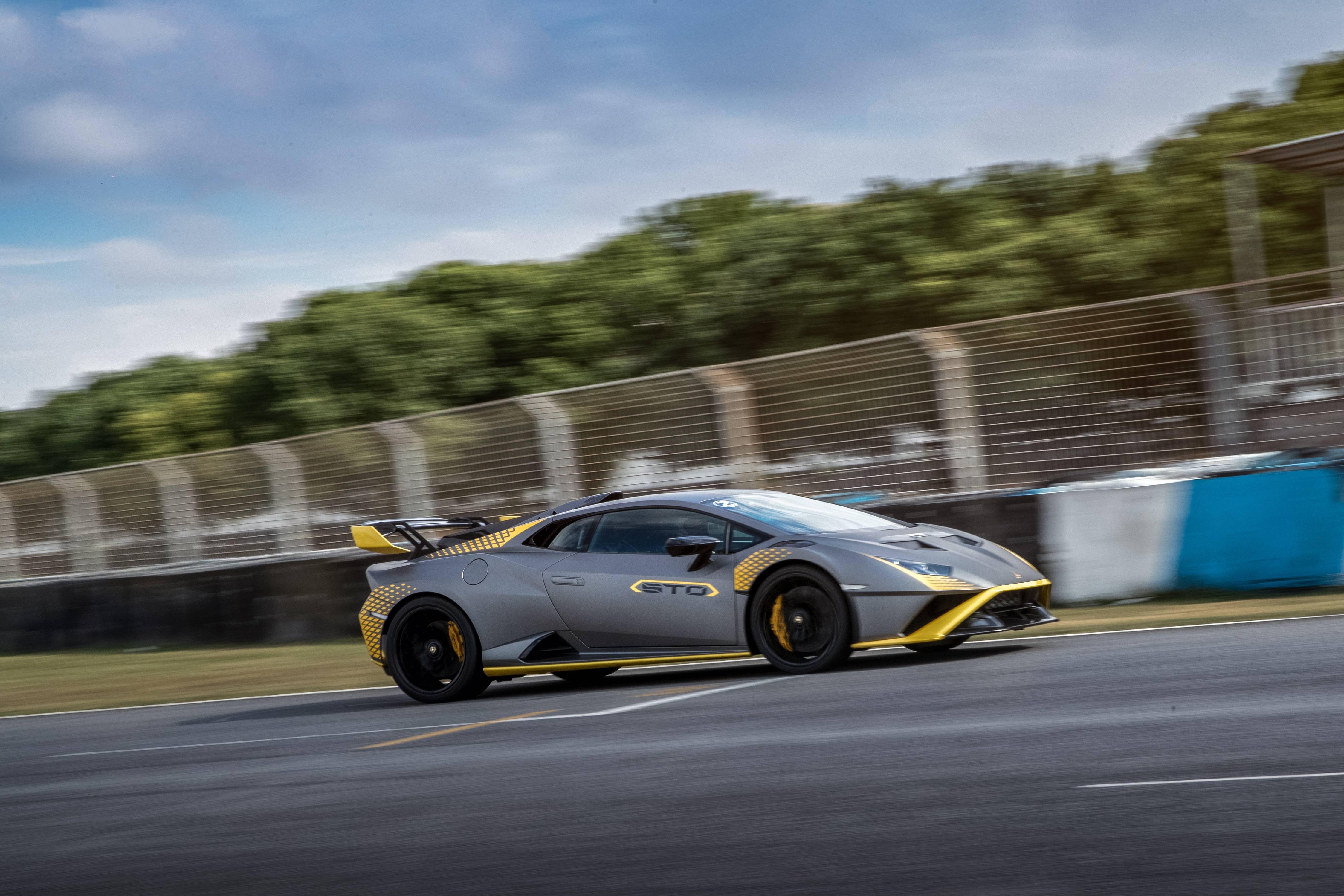 没电机没涡轮,v10自吸唤醒尘封的感动,赛道试驾兰博基尼huracán sto