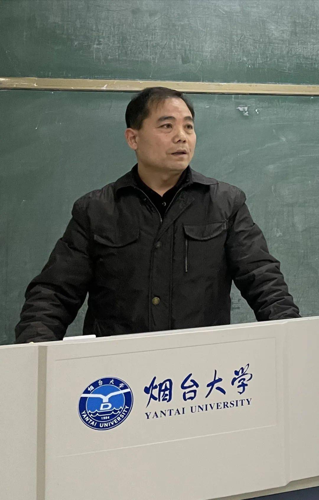 烟台大学保卫处王希峰老师作为这次讲座的主讲人,他