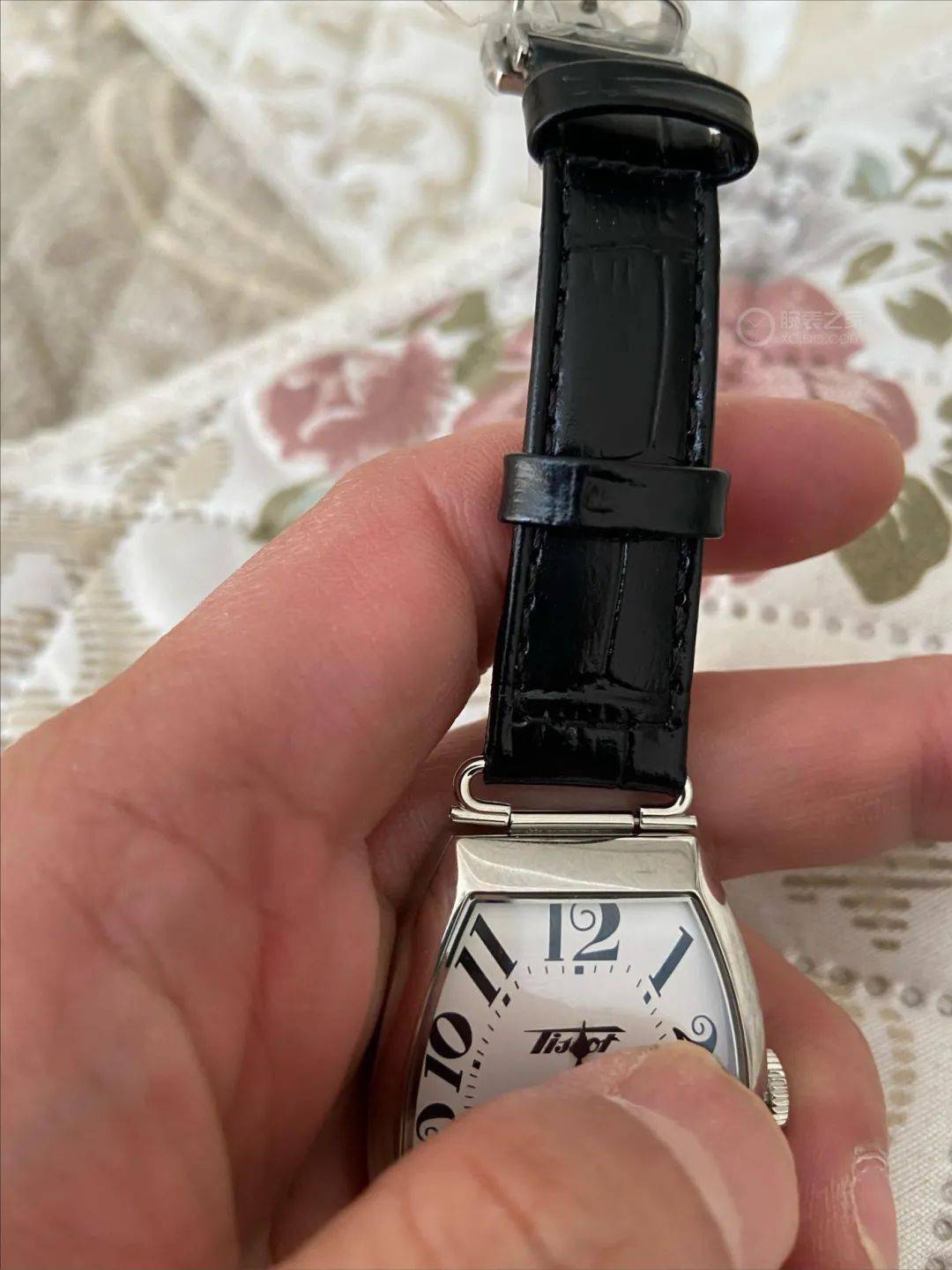 酒桶我买了只女表，戴上居然没有人认出来