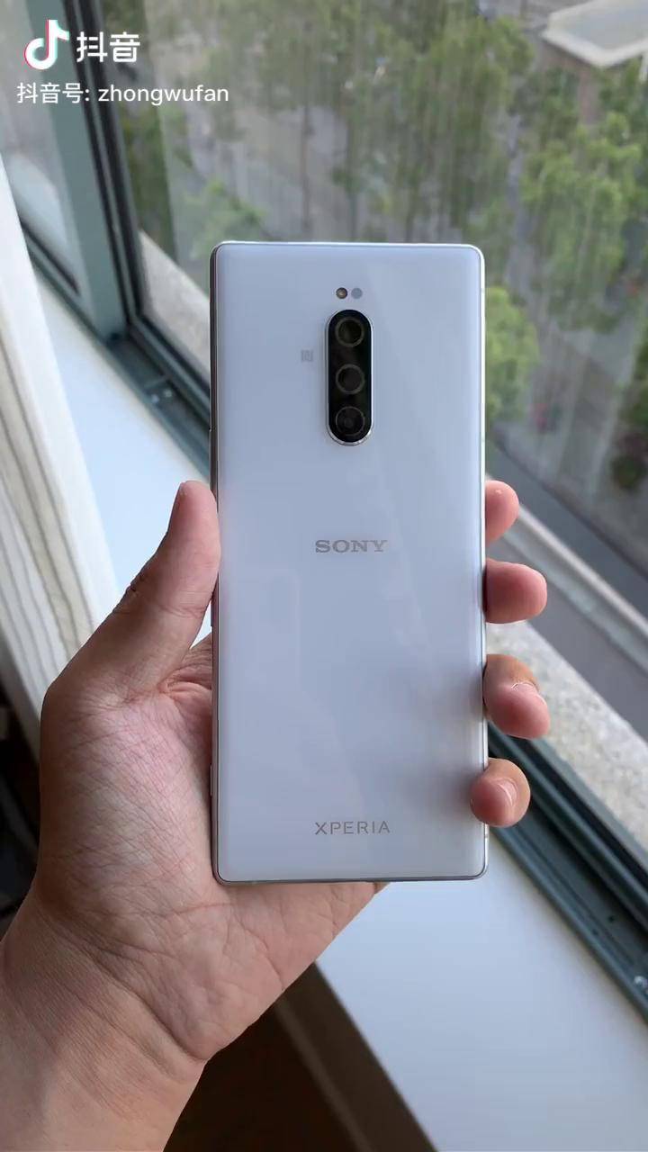 索尼xperia 1 长这样!这个后盖太好看了吧!
