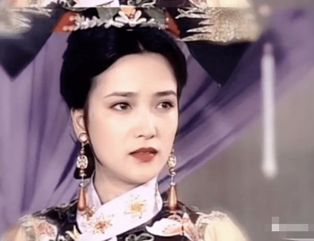 两岸合拍的《戏说慈禧》中,她演慈安.