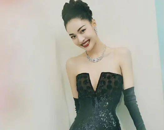 娱爷送瓜粗脖子女星特别傲气,她对粉丝的态度挺