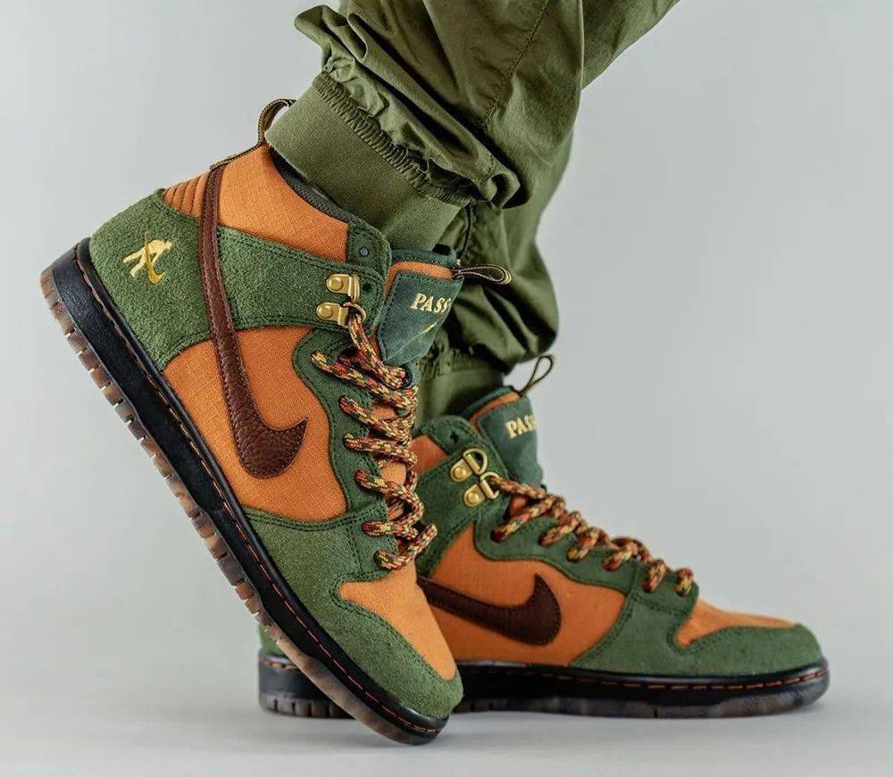 Nike 割韭菜配色 ！？新联名 Nike SB Dunk Hi 实物曝光！