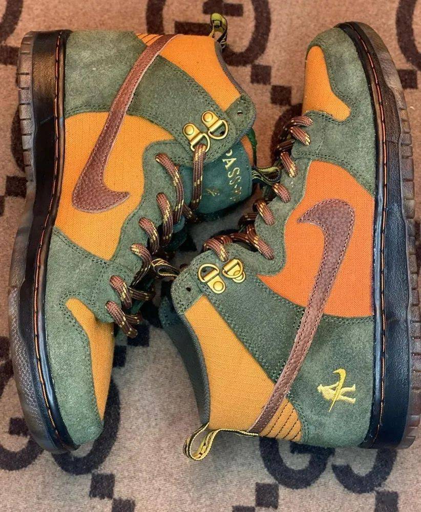 Nike 割韭菜配色 ！？新联名 Nike SB Dunk Hi 实物曝光！
