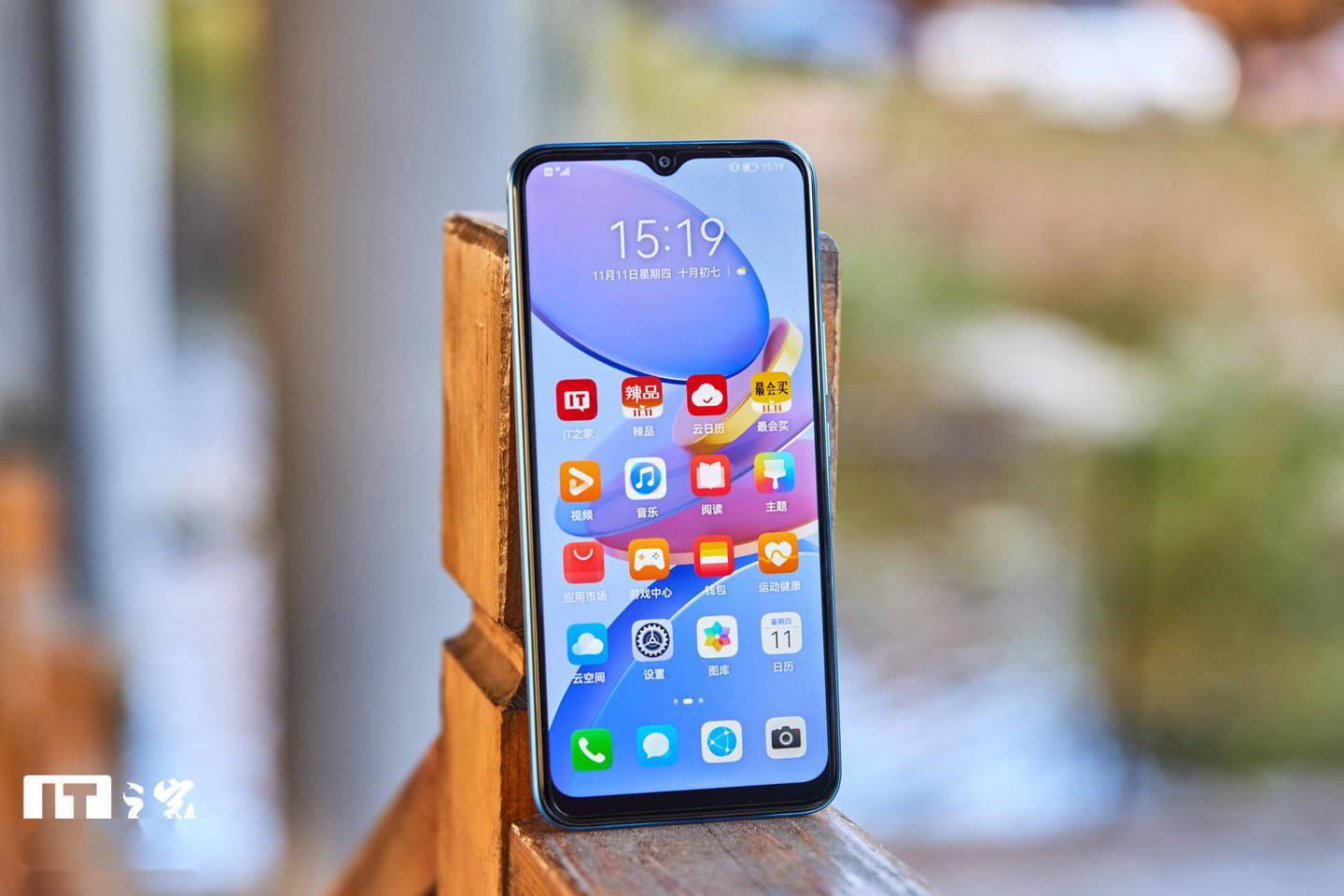 联通 U-MAGIC 优畅享 30e 5G 手机上手：做工扎实的千元机选手