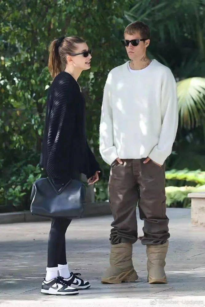 Kerwin 社交牛 X 症专属！今年阿迪最怪联名鞋定价看傻了！网友：上脚不挺帅吗？！