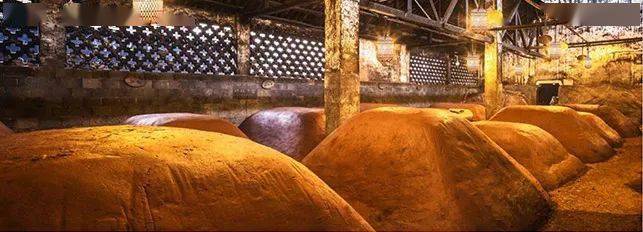 浓香五粮液美酒老窖藏这一杯敬经典