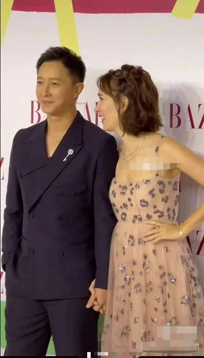 小腹韩庚夫妇牵手走红毯，甜蜜互动，卢靖珊小腹凸起，网友：孕相十足？