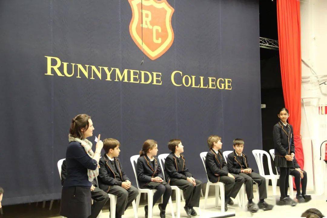 西班牙贵族学校的校服全员看齐名校风暴公主上身成就最强买家秀