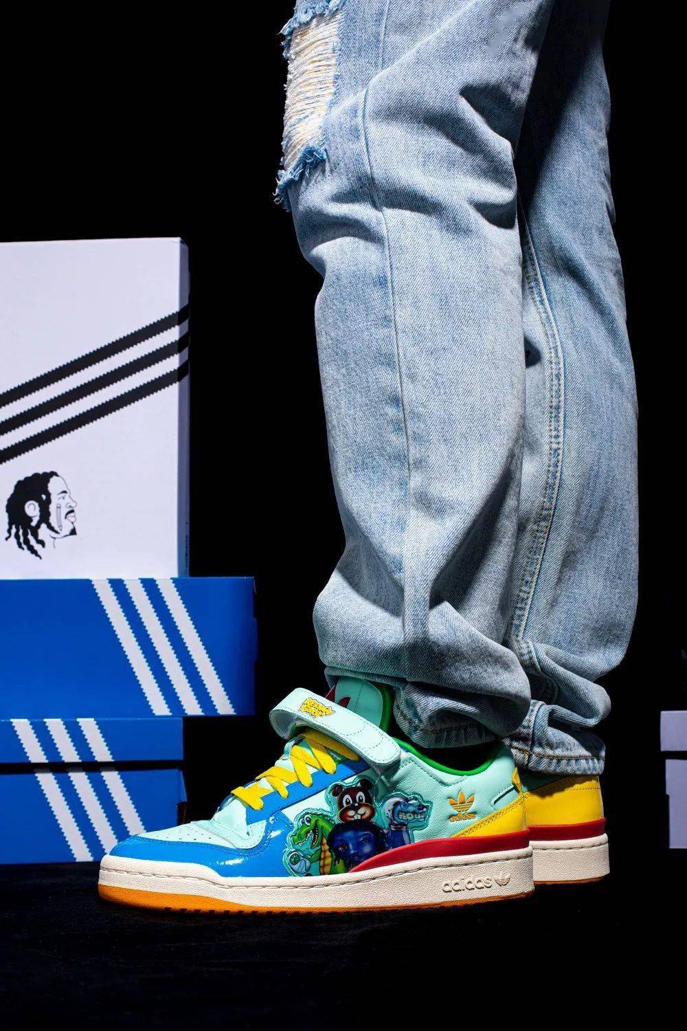 Kerwin 社交牛 X 症专属！今年阿迪最怪联名鞋定价看傻了！网友：上脚不挺帅吗？！