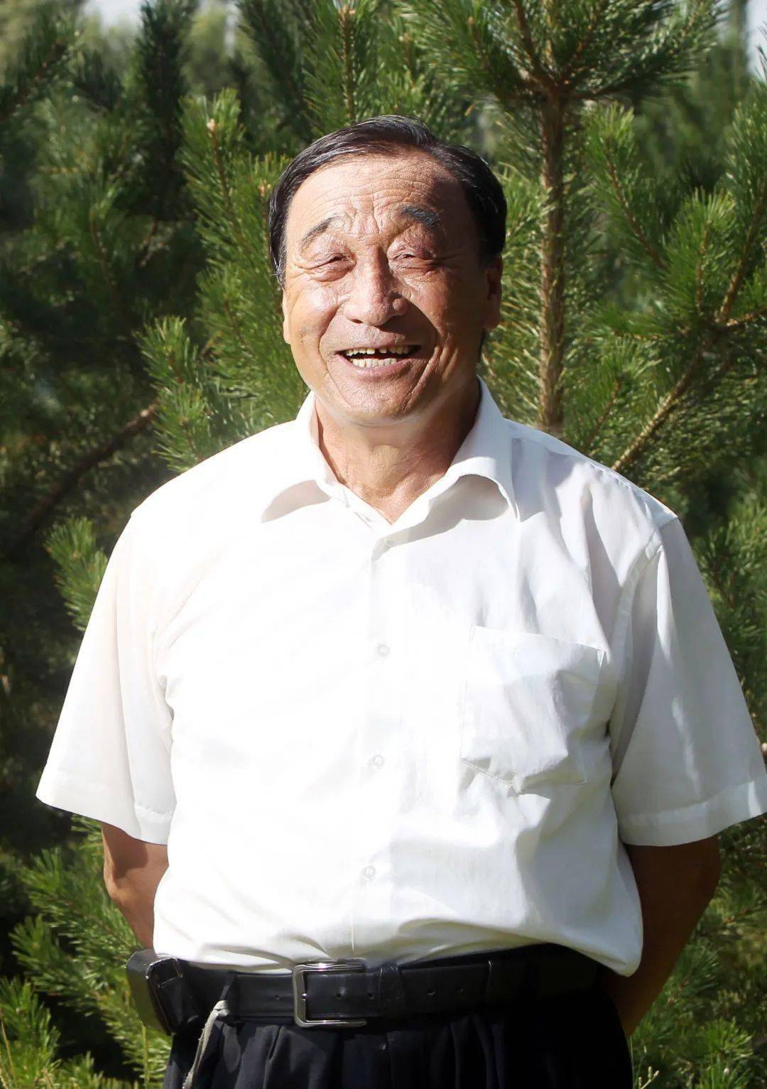 七一勋章相册石光银我活一天就要栽一天树治一天沙