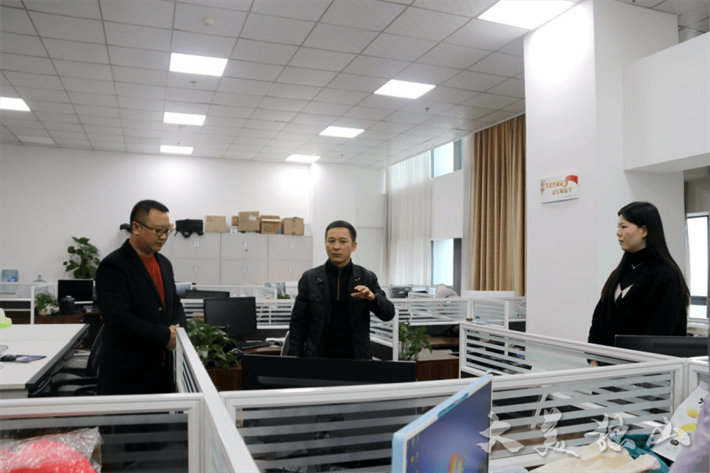 何虎在县融媒体中心调研指导工作独山县融媒体中心 柏玉迪编辑 韦万利