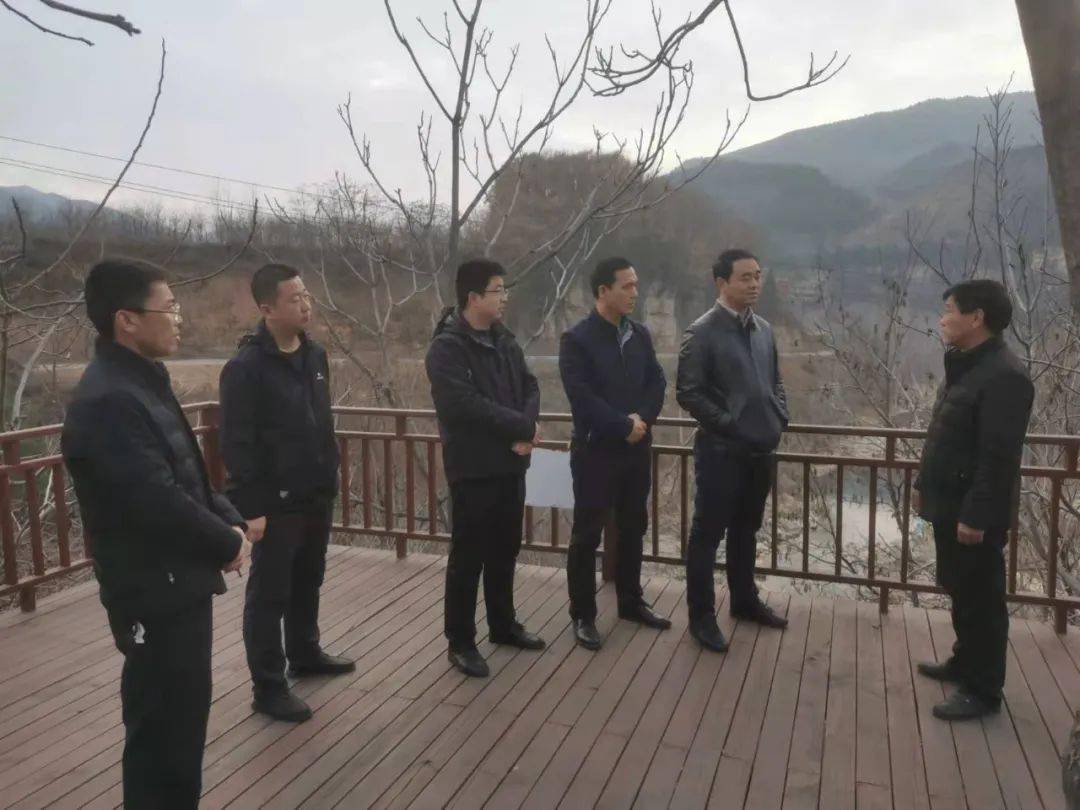 党晓明先后来到白马滩镇河西坡村核桃种植示范园,石门