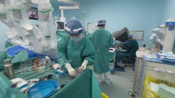 操作|全国首台！艾滋病患者“换肾”，为降低医生风险，这位“大咖”出动！