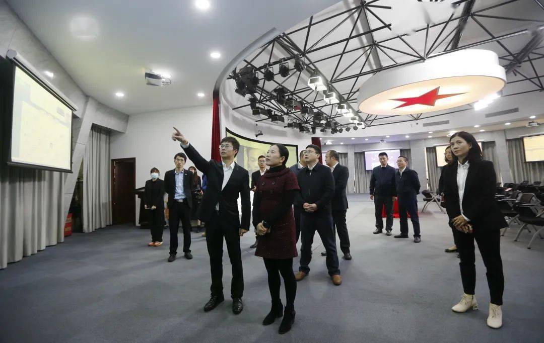 区委书记黄小燕,区委常委,常务副区长杨燊,区委常委,组织部部长李隽