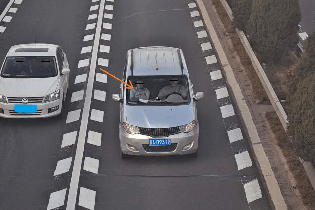 在轄區二廣高速主線698km 500m(太原方向)處,車牌號為晉ant776小型