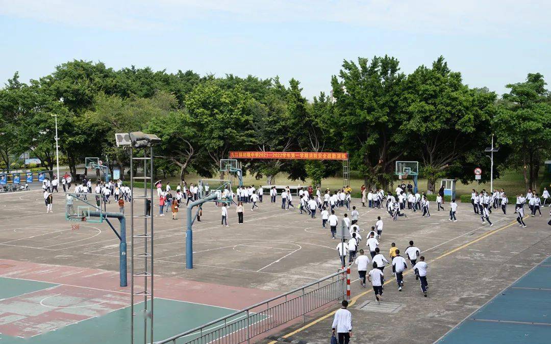 九江镇初级中学开展校园消防疏散演练活动