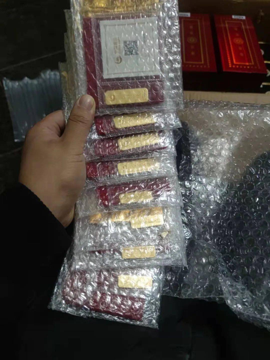 "程福华心中一喜,两人来到大智街派出所,经核实并登记相关信息后,在