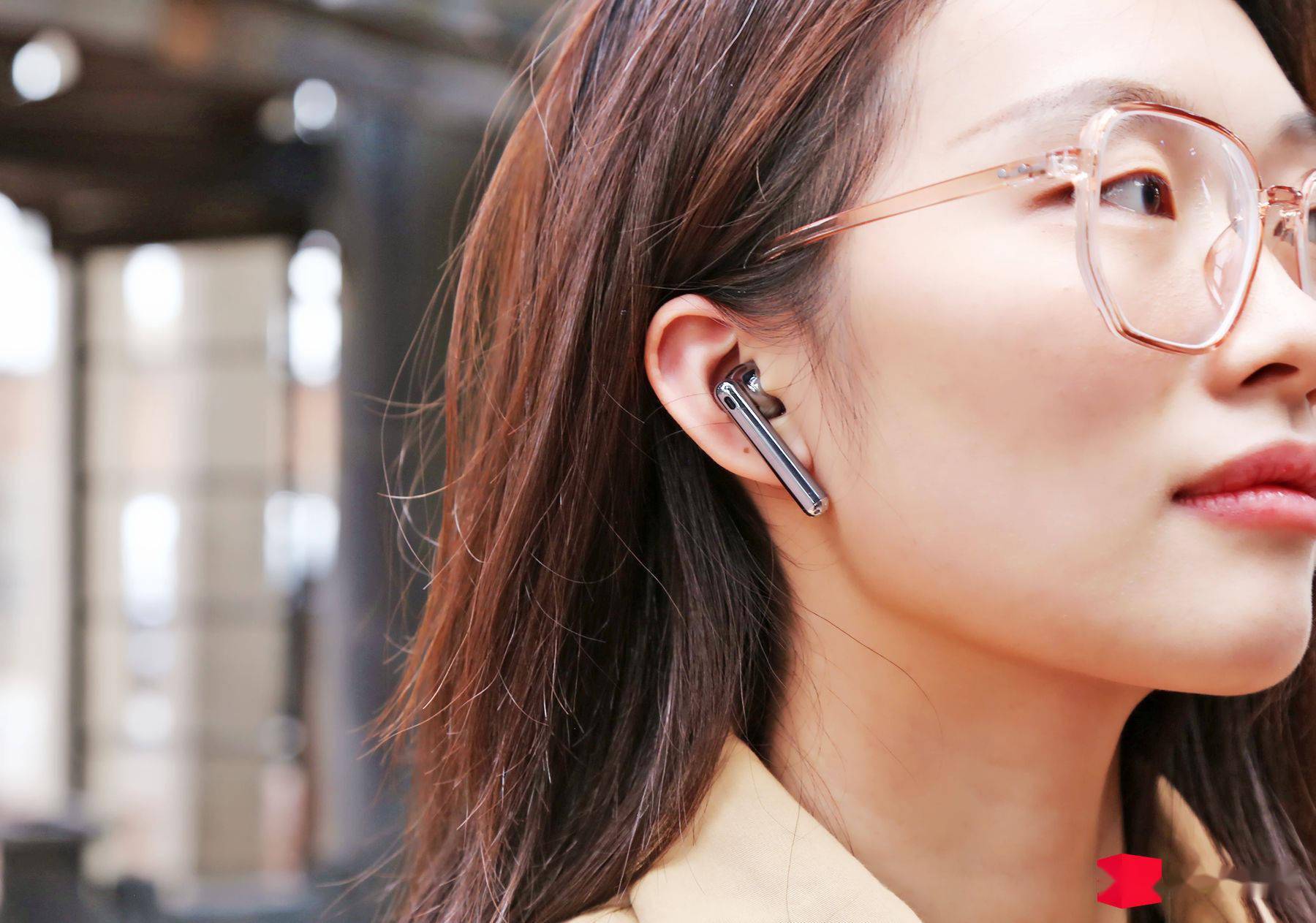 华为「口红耳机」体验：一支能主动降噪的「口红」，女孩子的时尚之选