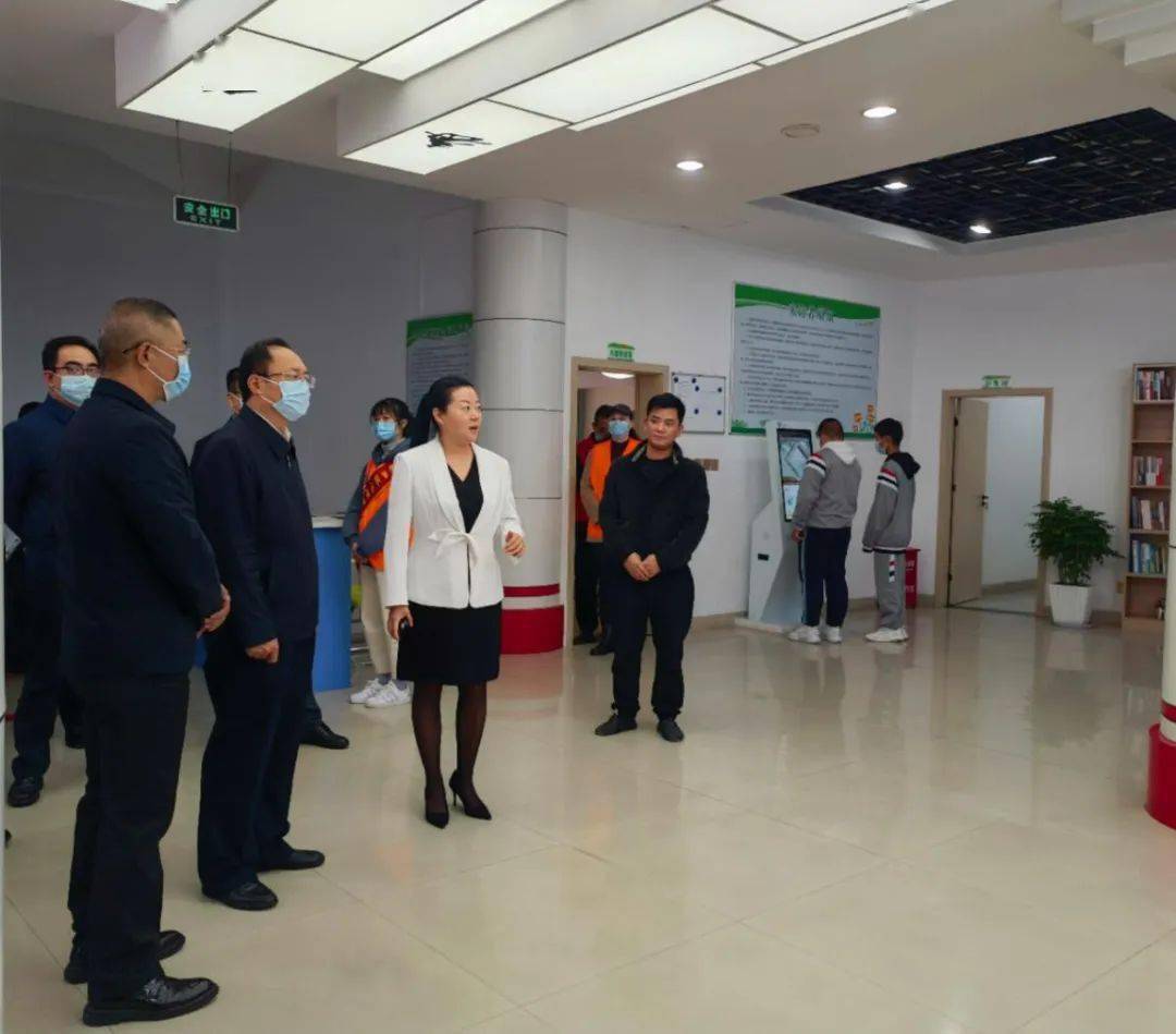 市委常委,组织部长汤孔忠,市直有关部门和新罗区委书记张峰参加调研