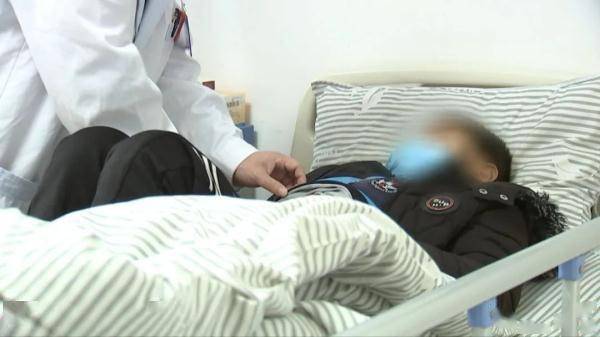 成功|七岁男童患上胆囊结石，平时腹痛家长却不以为然