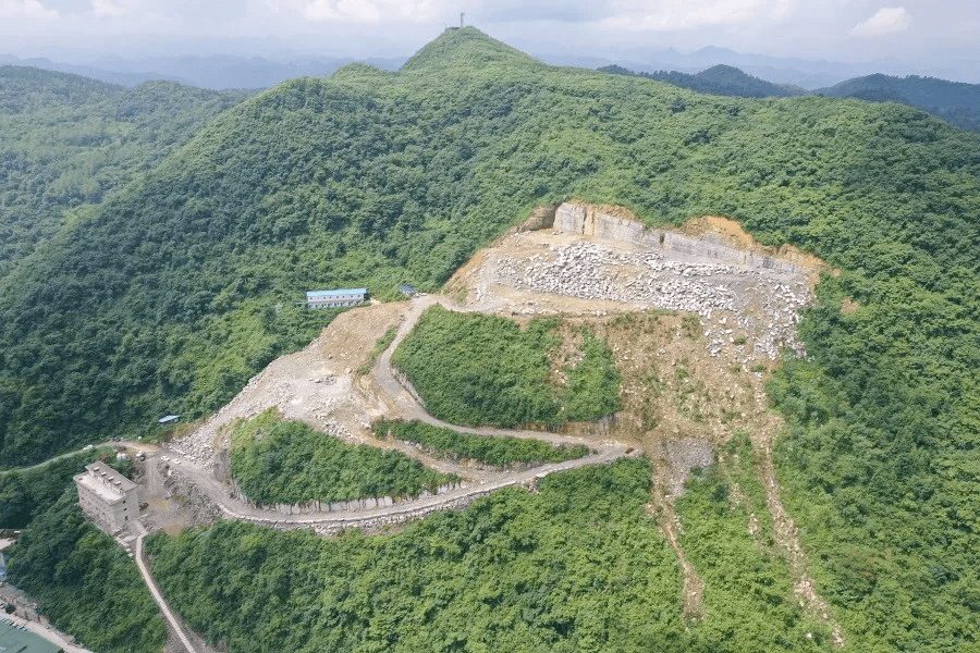 麻城石材矿山图片