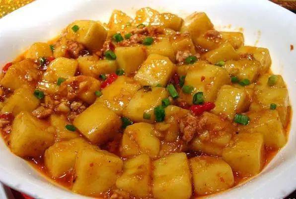 米豆腐是苍溪的传统美食大餐后炒上些米豆腐减少油腻,开胃消食一口下