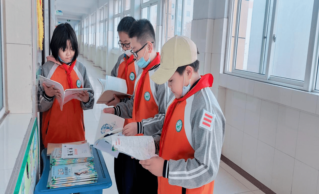 落实双减丨新乡市外国语小学开展优秀作业展评活动