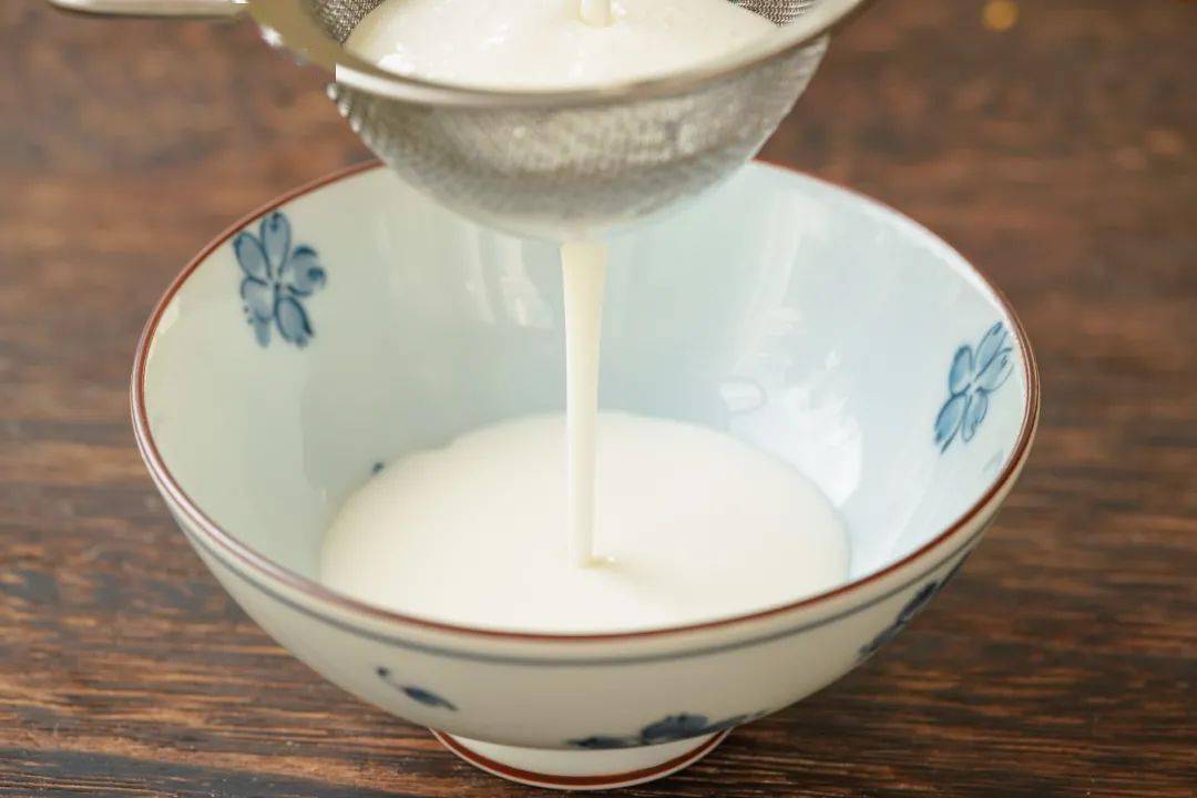入口|可以吃的牛奶，4种原料在家搞定！有手就能做，入口即化胜过敷面膜！